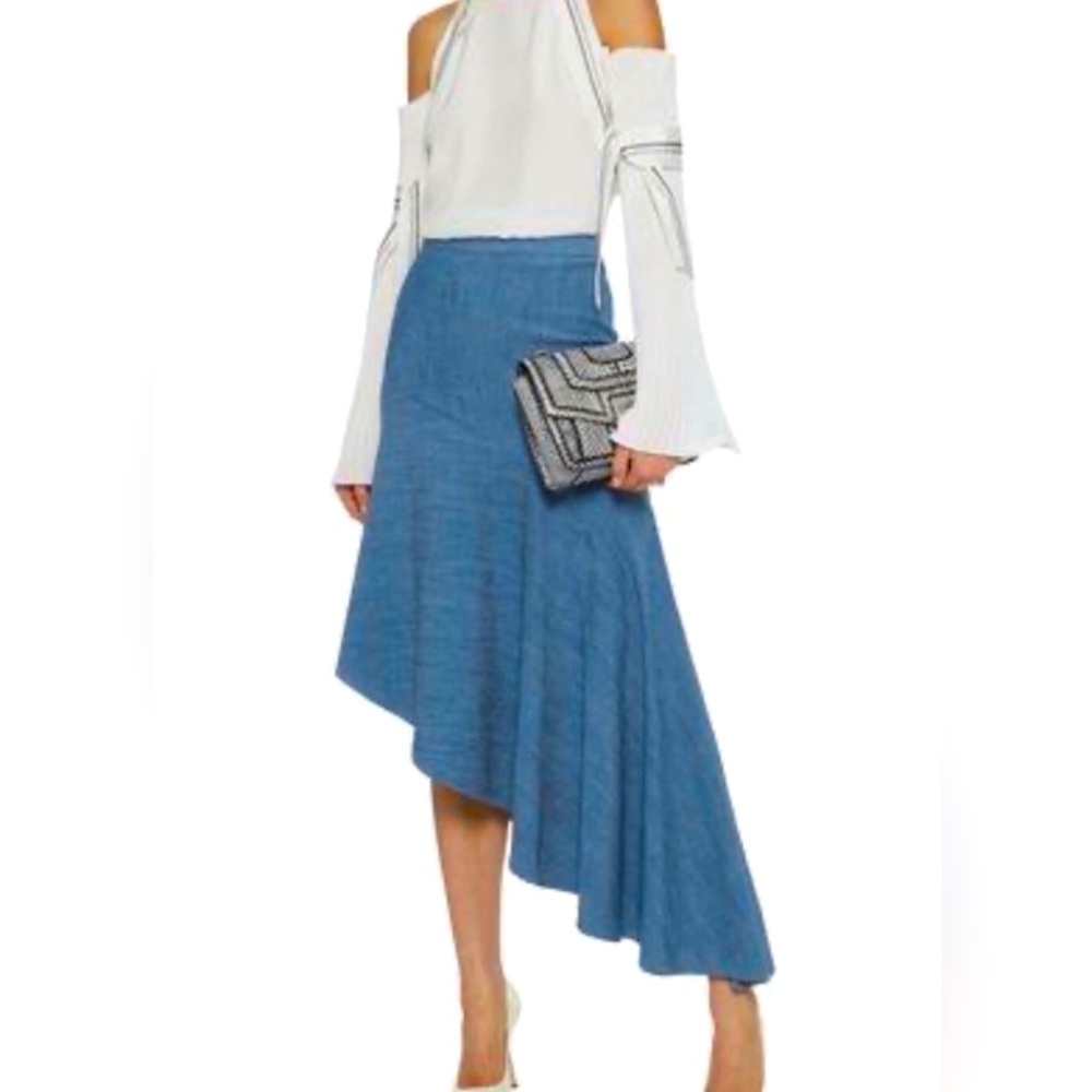 Alice and Olivia asymmetrical denim skit size 4. Perfect stretchy fabric. NWOT